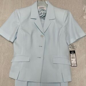 Kasper 2 pcs Suit - light blue .  - size 6- brand new- no returns